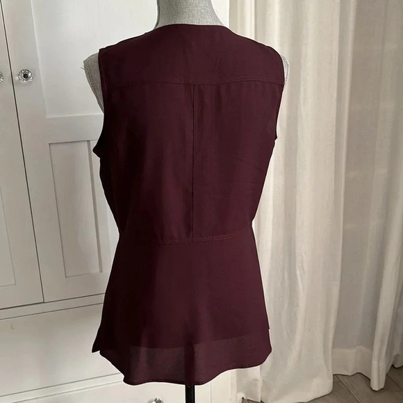 DKNY NWOT Front Lapel Gold Button Sleeveless Blouse, Size M - Picture 5 of 12